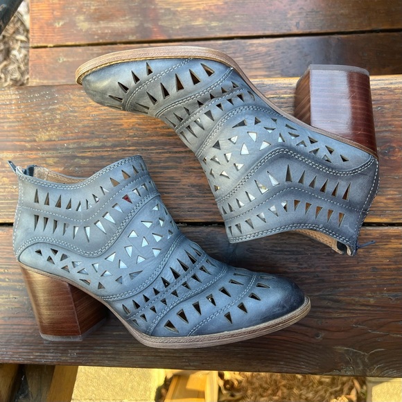 SOFFT WESTWOOD DENIM BLUE GRAY ANKLE BOOTIES SIZE 8.5 - Picture 8 of 14